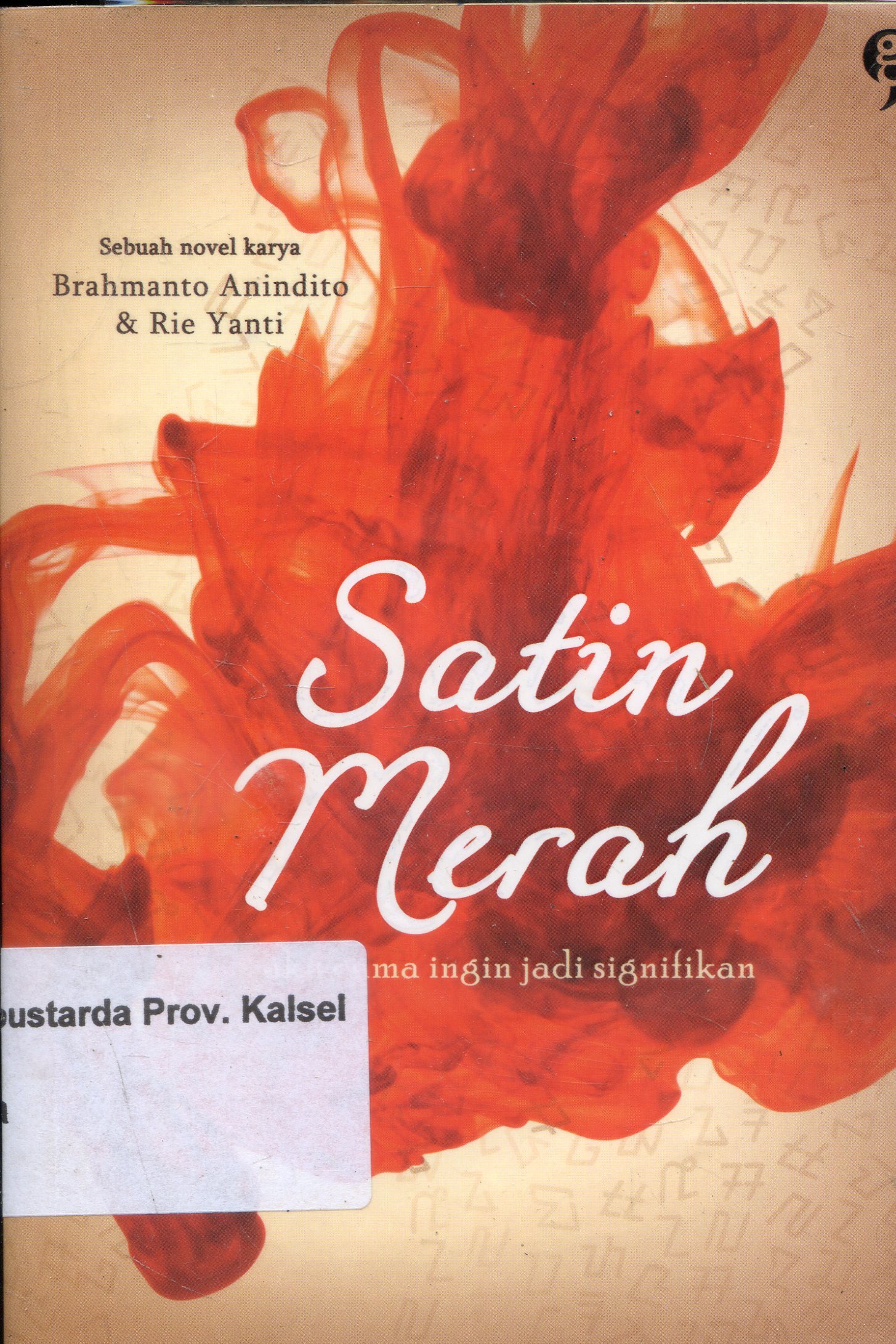 Cover Satin Merah :  Aku Cuma ingin jadi Signifikan / Brahmanto Anindito, Rie yanti ; Editor, Widyawati Oktavia
