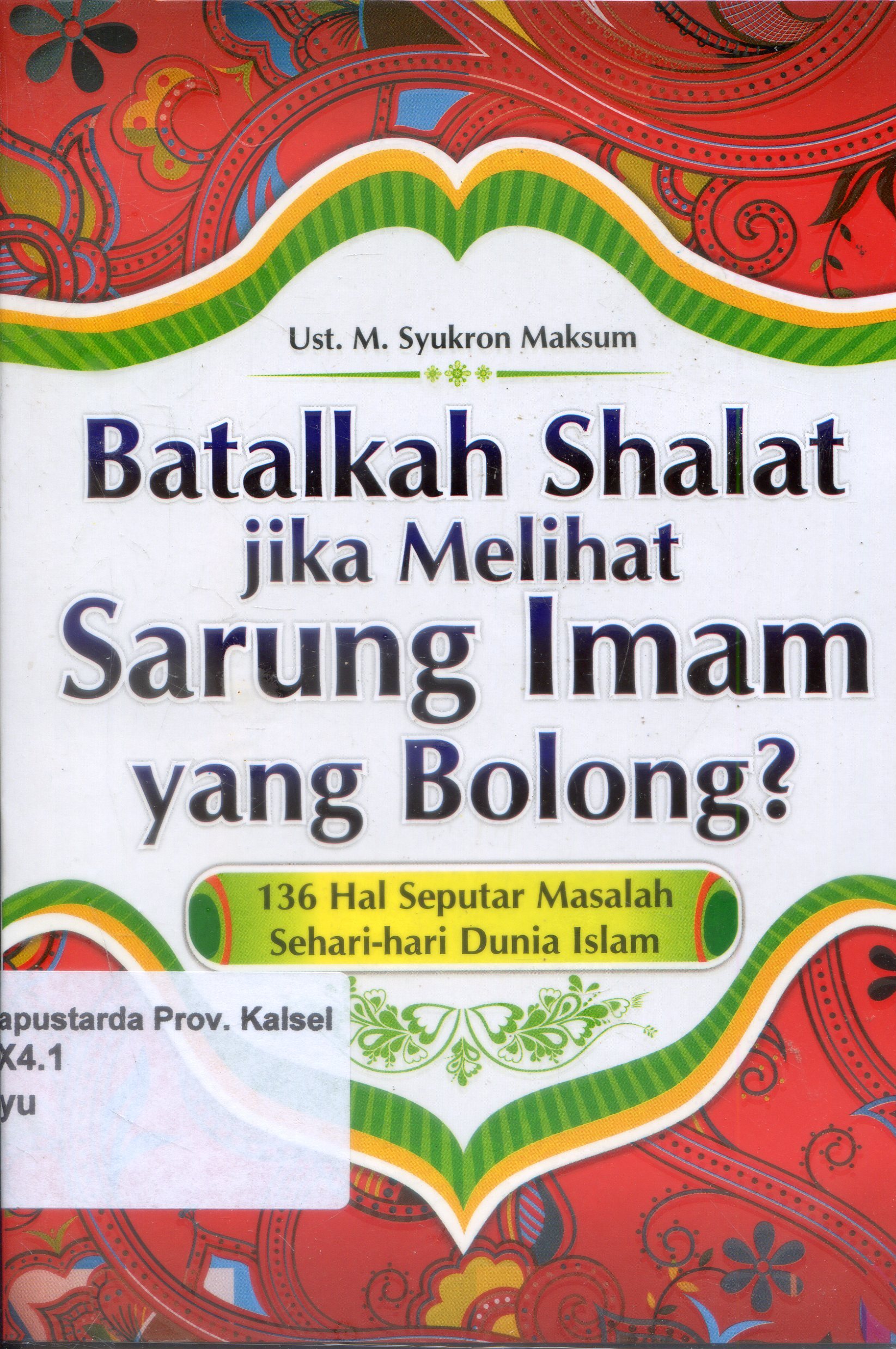 Cover Batalkah Shalat Jika Melihat Sarung Imam yang Bolong? : 136 Hal Seputar Masalah Sehari-hari Dunia Islam / M. Syukron Maksum ; Penyunting, Tim Mutiara Media