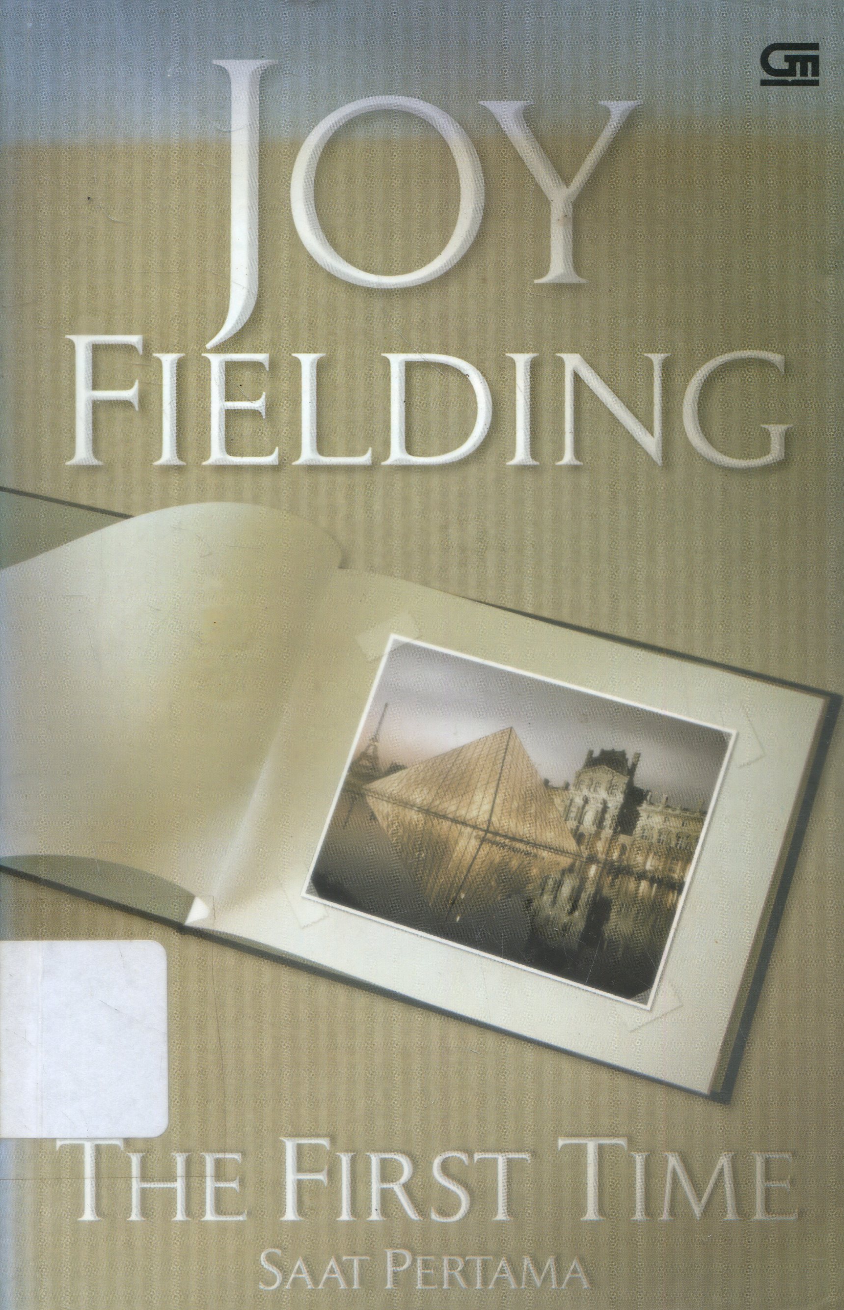 Cover Saat Pertama / Joy Fielding ; Penerjemah, Threes Susilastuti, Retno Dwiastuti