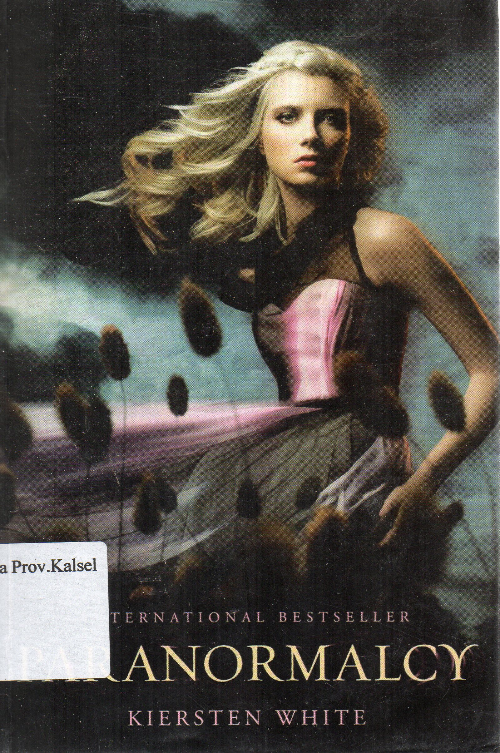 Cover Paranormalcy / Kiersten White ; penerjemah, Silvero ; penyunting, Jenny M. Indarto.