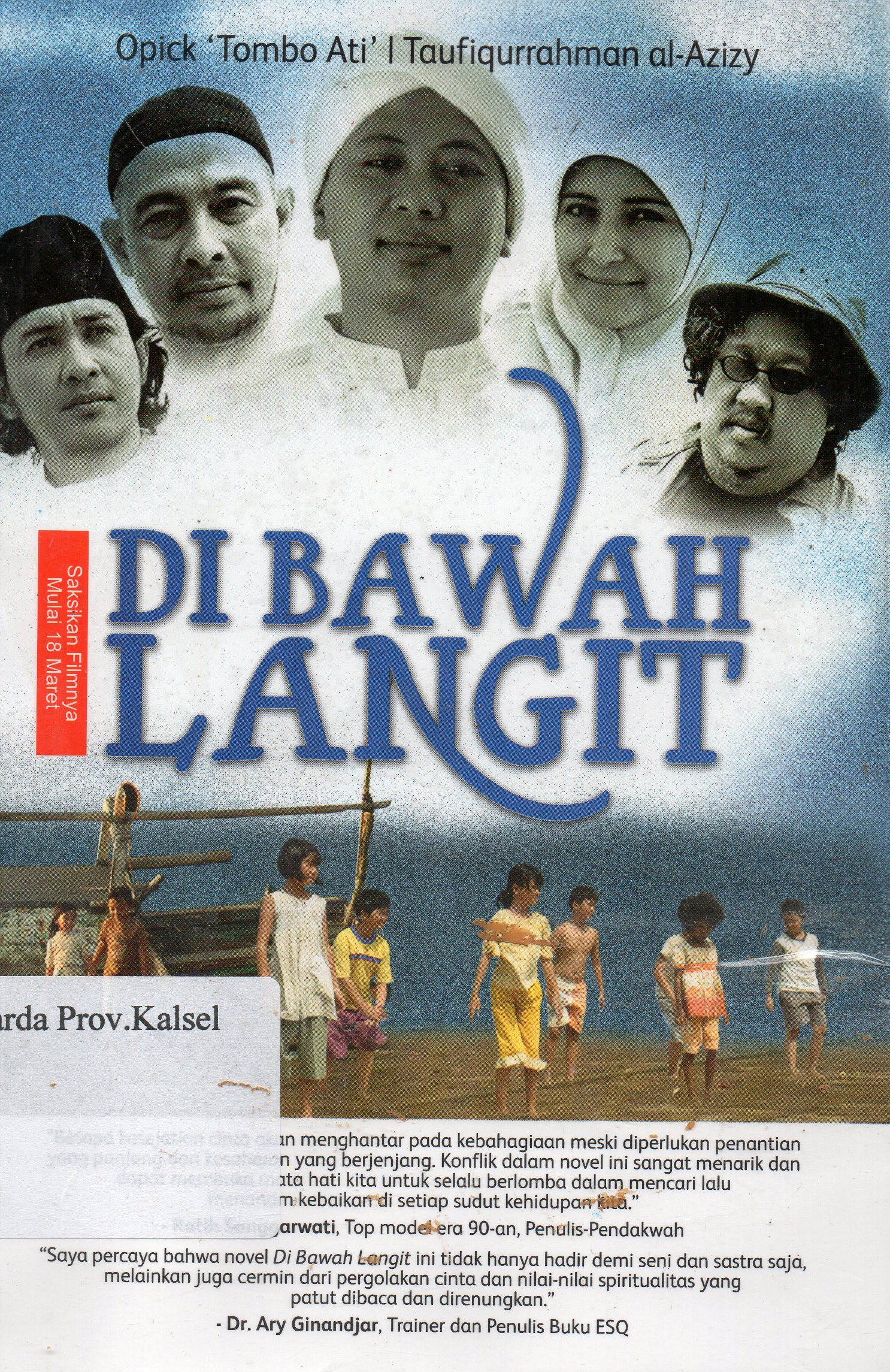 Cover Di bawah langit / Opick "Tombo Ati", Taufiqurrahman al-Azizy ; editor, Hery Sucipto.