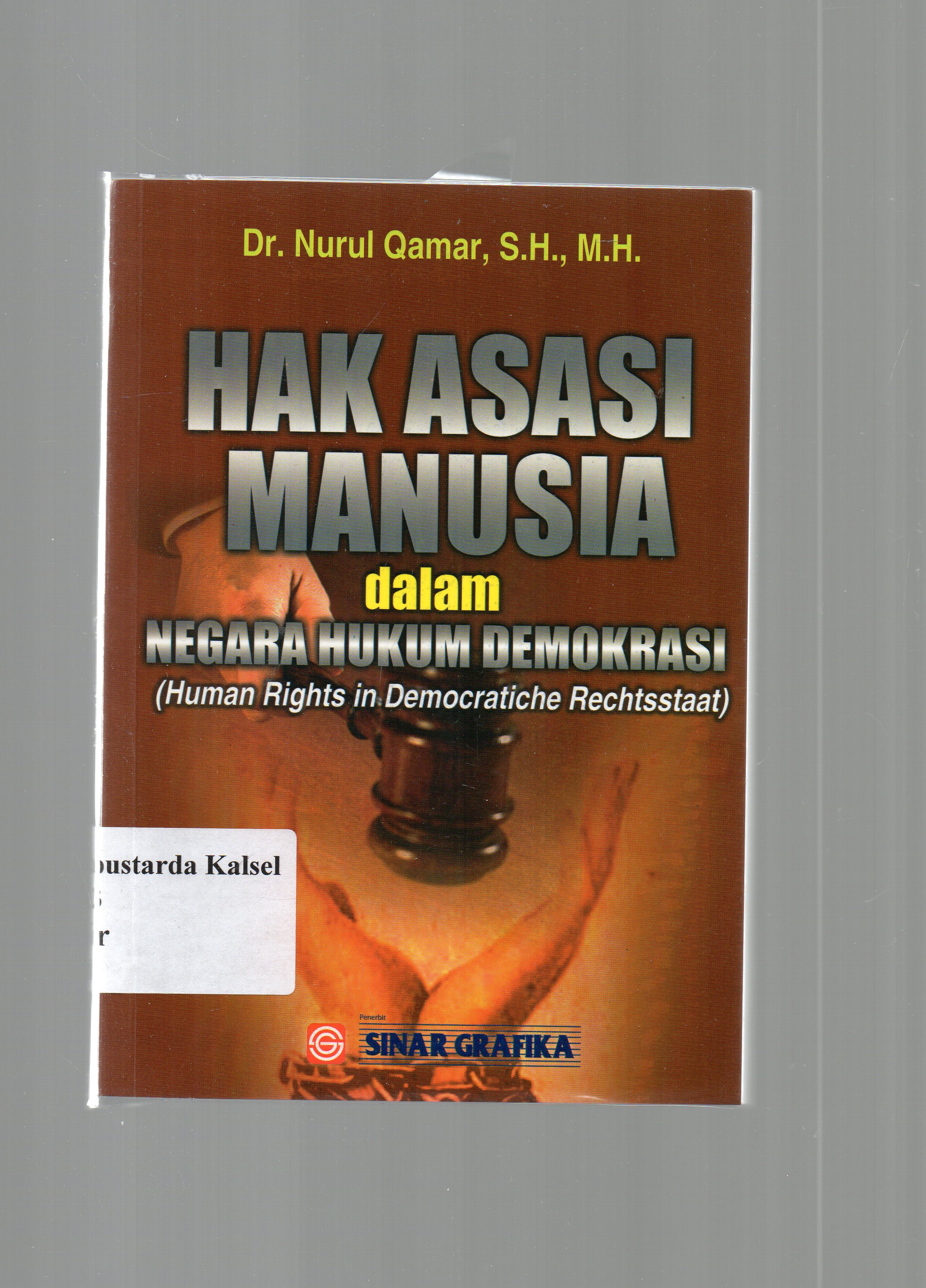 Cover Hak asasi manusia dalam negara hukum demokrasi :  Human rights in democratiche rechtsstaat / Nurul Qamar ; editor, Ihsan.