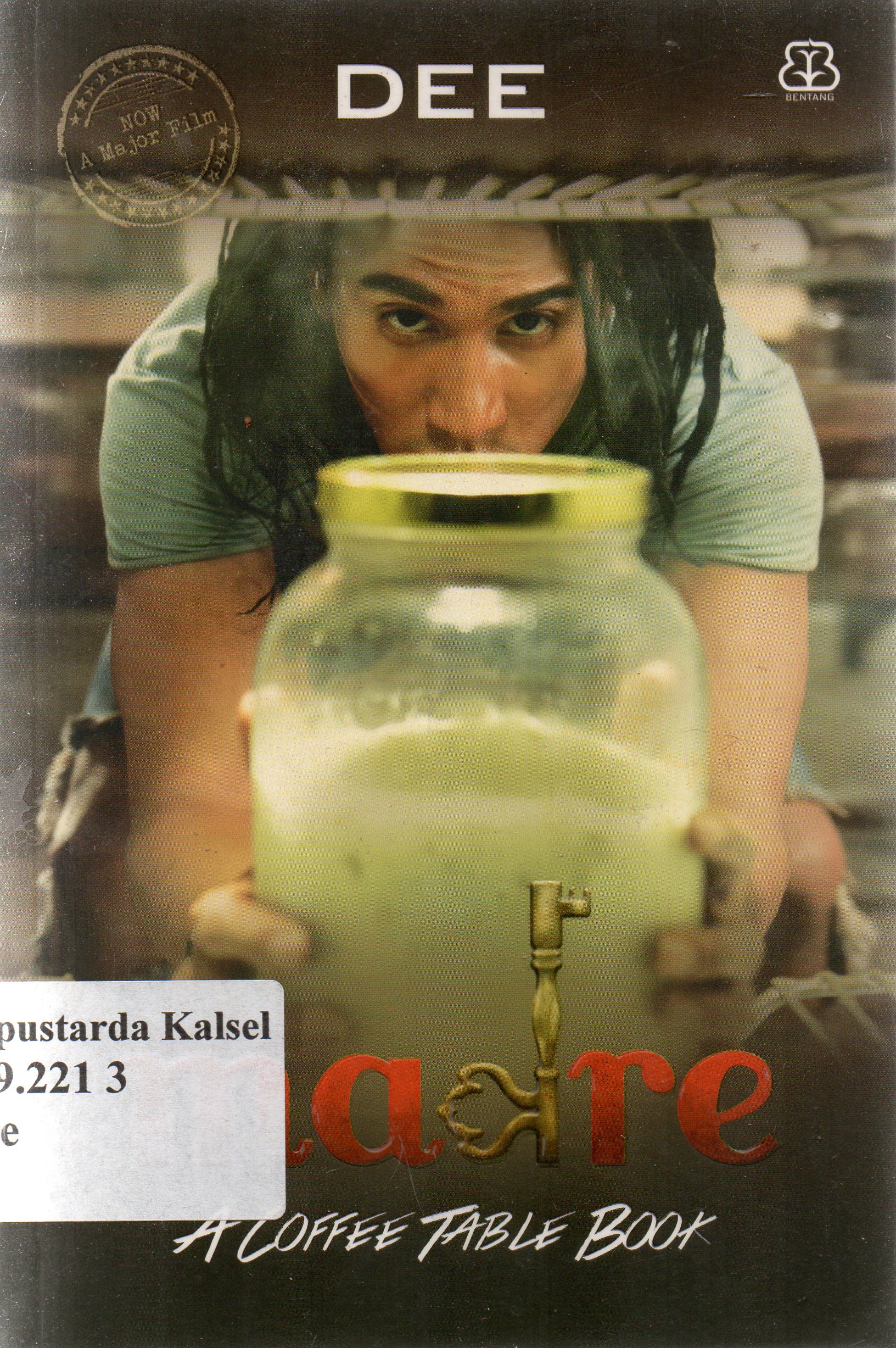 Cover Madre / Dee ; penyunting, Dhewiberta.