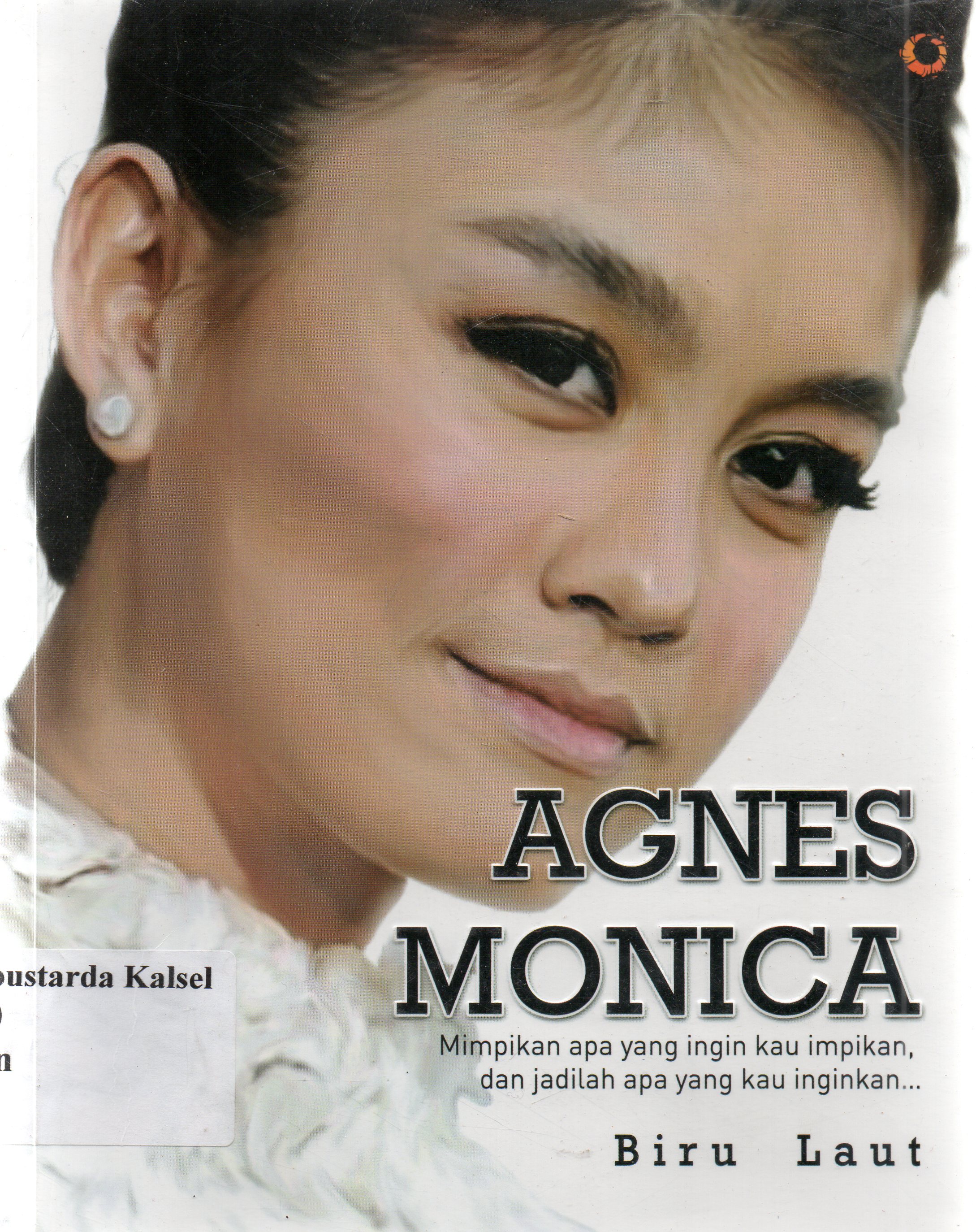 Cover Agnes Monica : mimpikan apa yg kau impikan dan jadilah apa yang kau inginkan / Biru Laut.