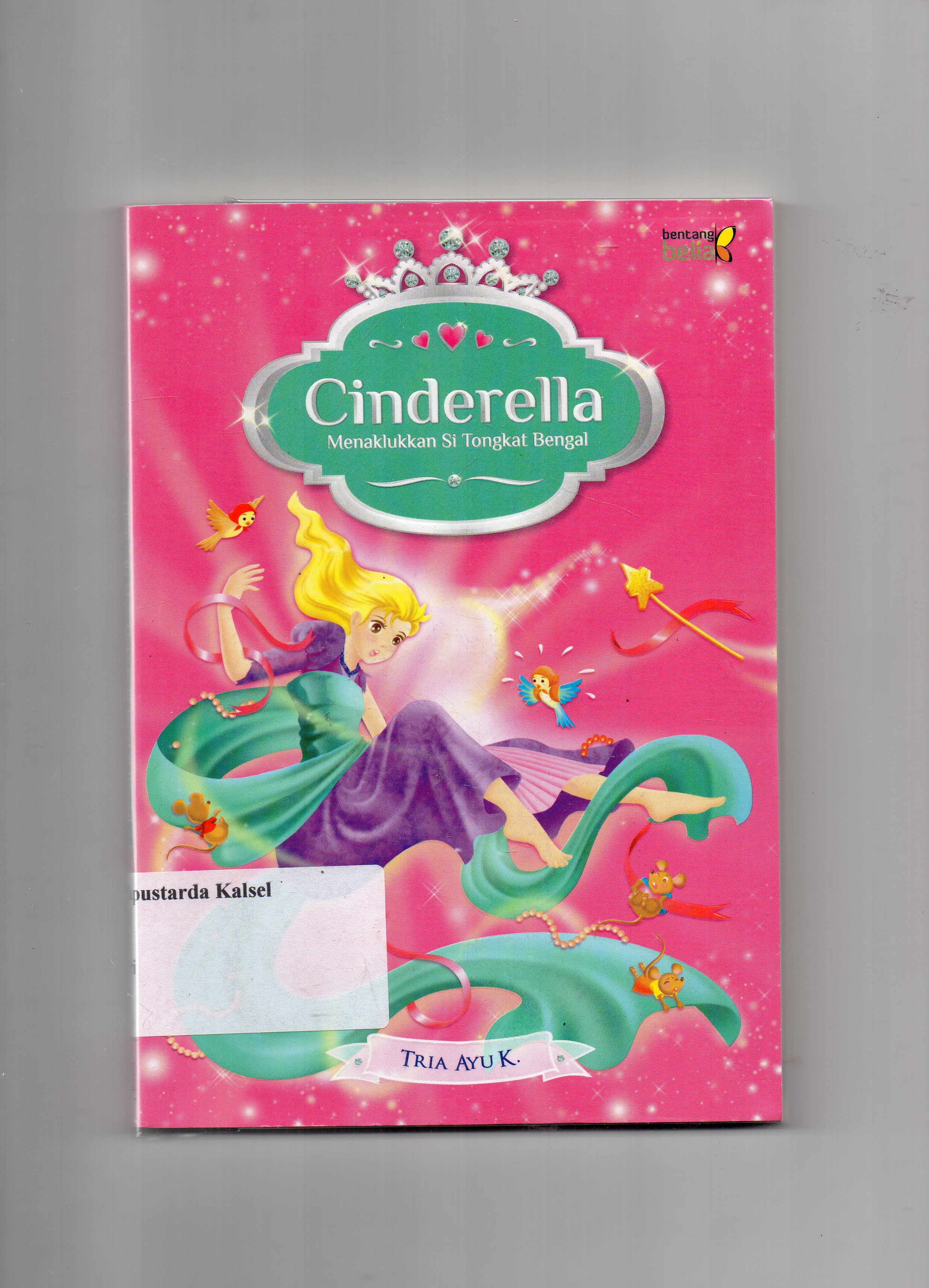 Cover Cinderella menaklukkan si tongkat bengal / Tria Ayu K. ; penyunting, Rifki Amelia Fadlina